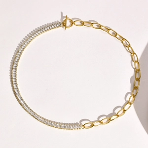 Collana in Acciaio Inossidabile Placcato Oro 18K per Donna Design a Giunzione Zirconia Taglio Baguette Chiusura OT Gioielli