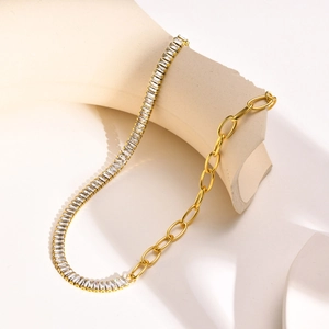 Collana in acciaio inossidabile placcato oro 18K con chiusura OT e zirconi rettangolari