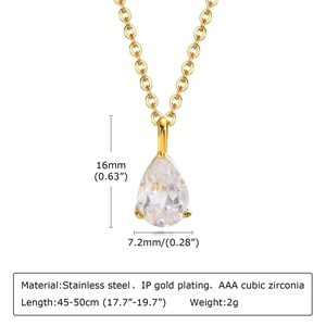 Vue détaillée du pendentif en zircon AAA en poire avec dimensions et infos sur la chaîne