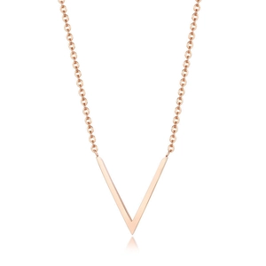Collier avec pendentif en forme de V en acier inoxydable or rose poli sur fond blanc