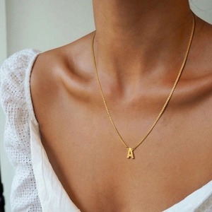 Collier chaîne box en acier inoxydable doré avec pendentif minimaliste lettre A majuscule