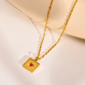 Collier Pendentif Carré Étoile à Huit Branches en Acier Inoxydable Avec Zirconia Rouge Ras du Cou Doré pour Femmes