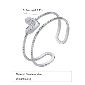 Detailed view of the 5.5mm heart element on the adjustable stainless steel ring