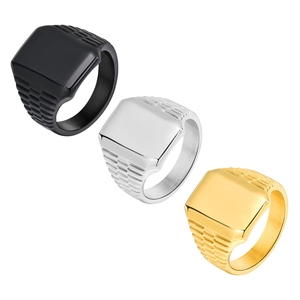 Set di tre anelli a sigillo quadrati da uomo in acciaio inossidabile nero, argento e oro