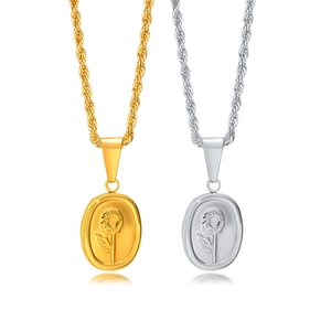 Colliers à pendentif ovale tournesol doré et argenté avec chaînes torsadées sur blanc