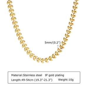 Detail of 5mm gold wheat leaf chain necklace in stainless steel with adjustable length