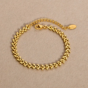 Detail of gold wheat leaf chain bracelet with lobster clasp and K18 hallmark tag
