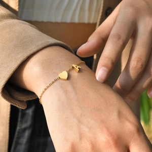 Bracelet en acier inoxydable doré avec breloque cœur et pendentif lettre A majuscule
