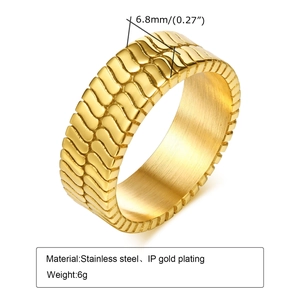 6,8 mm breiter, 18 Karat vergoldeter Edelstahlring mit Schuppentextur für Damen im Modedesign