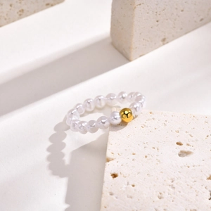 Bague de Künstliche Perles en Acier Inoxydable Plaqué Or 18K Avec Künstliche Perle d'Imitation Bijoux Doux Pour Femme Accessoire Élégant