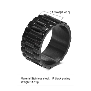 Vue détaillée d'une bague en acier inoxydable noir IP de 11mm avec design industriel