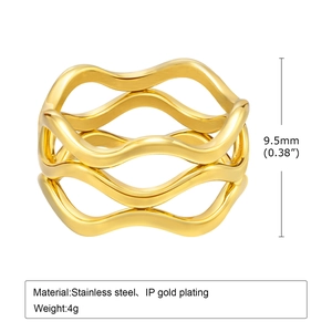 Multi-layer wavy gold-plated stainless steel ring with 9.5mm width and 4g lightweight design