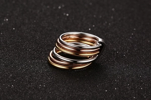 Macro shot of 6-band interlocking rings in gold, silver and rose gold polished finish