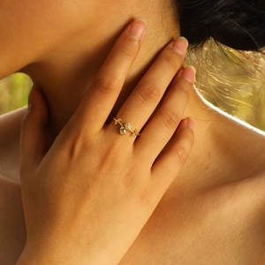 Tulip leaf adjustable gold ring featuring green gemstone and sparkling micro-inlaid zircon