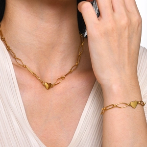 Goldschmuck-Set aus Edelstahl mit Gliederkette und einem Herzanhänger für Damen