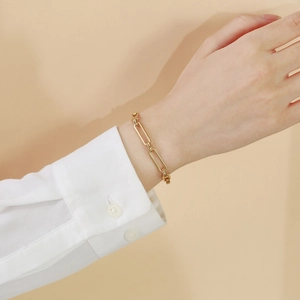 Bracelet minimaliste à maillons trombone doré en acier inoxydable pour femmes