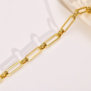 Bracelet élégant pour femme en acier titane doré avec chaîne trombone au fini poli brillant