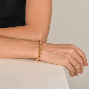 Bracciale a sfere dorate lucide con anello solitario in zircone minimalista da donna