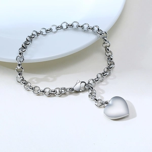 Bracelet chaîne en acier inoxydable poli avec pendentif cœur et fermoir mousqueton