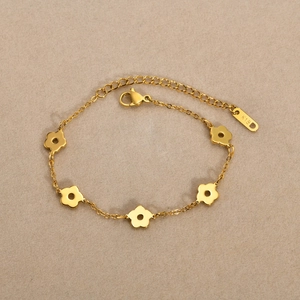 Bracelet Fleur en Acier Inoxydable Simple Plaqué Or Chaîne Florale Creuse à Cinq Pétales Réglable Bijoux de Mode Cadeau Femme