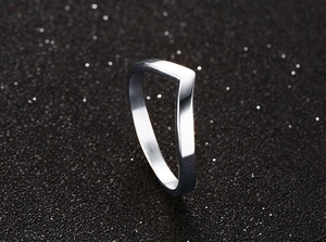 Detailed side view of polished silver V-shaped minimalist ring on black background