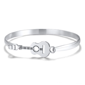 Bracelet jonc ouvert en acier inoxydable argenté avec motif de guitare minimaliste