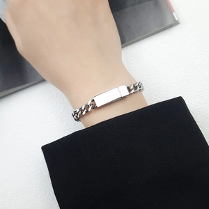 Bracelet Maille Gourmette en Acier Inoxydable Minimaliste Pour Hommes Femmes Argent Plaque ID Fermoir Magnétique Bijoux