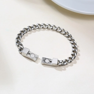 Bracelet maille gourmette argentée avec fermoir magnétique en acier inoxydable