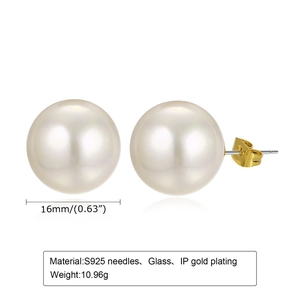 Clous d'oreilles perles blanches 16mm avec tiges en argent S925 plaqué or et fermoirs