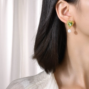Boucles d'Oreilles Pendantes en Cuivre Forme de Cœur Vintage Avec Zircone Cubique et Künstliche Perles Bijoux de Luxe Plaqués Or Femme