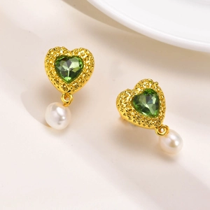 Boucles d'oreilles cœur dorées avec zircon vert et perles blanches pour femmes