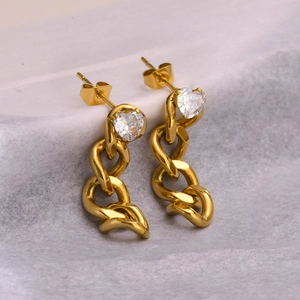 Boucles d'oreilles chaînettes dorées avec zircon cubique en forme de cœur poli
