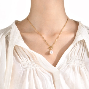 Collier Chaîne Trombone En Acier Inoxydable Avec Pendentif Künstliche Perle Imitation Fermoir Toggle Or Mode Femmes