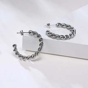 Boucles d'Oreilles Créoles Minimalistes en Acier Inoxydable Corde Torsadée pour Femmes Boucles d'Oreilles Géométriques en C Mode