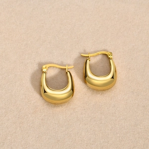 Boucles d'oreilles minimalistes en U plaqué or 18K en acier inoxydable poli brillant