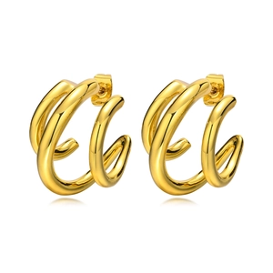 Boucles d'oreilles créoles dorées à triple anneau en forme de C avec design poli multicouche