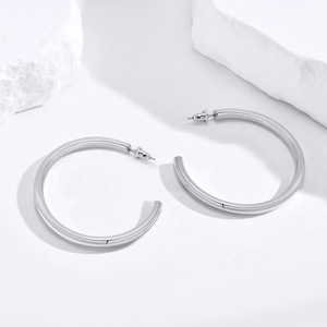 Boucles d'oreilles créoles larges en acier inoxydable poli au design minimaliste
