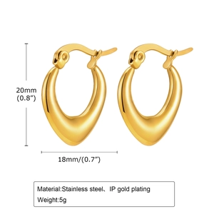 Detailansicht der 20mm Gold-Edelstahlohrringe mit Gewichts- und Größenangaben