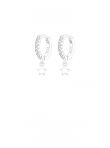 Détail des créoles en argent sterling S925 serties de zircons et pendentifs étoiles