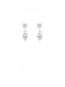 Détail des boucles d'oreilles en argent 925 avec zircons ronds et en forme de poire