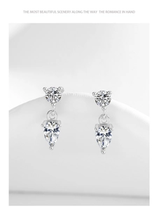 Détail de boucles d'oreilles pendantes goutte en argent 925 avec zircons scintillants