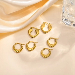 Mode Edelstahl Herz Ohrringe Für Damen 18K Vergoldet Minimalistische Geometrische Hängende Ohrringe Schmuck Zubehör