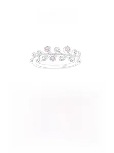 Makroaufnahme von 925er Sterlingsilber Ring mit Reben-Design und rosa Zirkon-Details