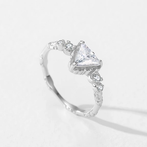 925 silver vintage style ring with triangle simulated diamond on a 45-degree angle