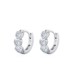 Orecchini a cerchio a C in argento sterling 925 con zirconi scintillanti a taglio cuore
