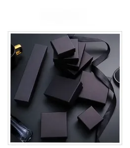 Boîtes à bijoux noir mat minimalistes pour colliers et montres au design haut de gamme