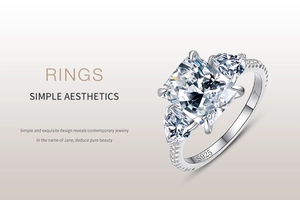 Détail d'une bague en argent S925 avec pierre taille coussin et accents poire latéraux