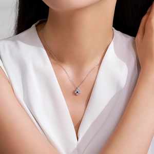 Collier en argent 925 avec pendentif tournesol, gemme bleue et diamants étincelants