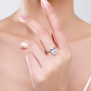 Luxurious S925 sterling silver ring with 3-carat pear shaped teardrop cubic zirconia