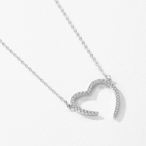 Collier cœur en argent 925 élégant avec pierres de zircon pavées sur chaîne fine